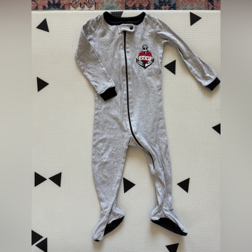 Children’s Place|Baby gender neutral gray long sleeve footsie pajamas with MOM•